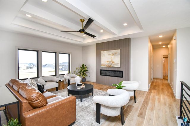 1612 N Notley Ct Court, Sioux Falls, SD 57110