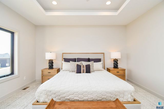 1612 N Notley Ct Court, Sioux Falls, SD 57110