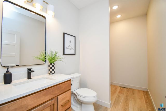 1612 N Notley Ct Court, Sioux Falls, SD 57110