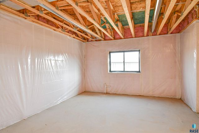 1612 N Notley Ct Court, Sioux Falls, SD 57110