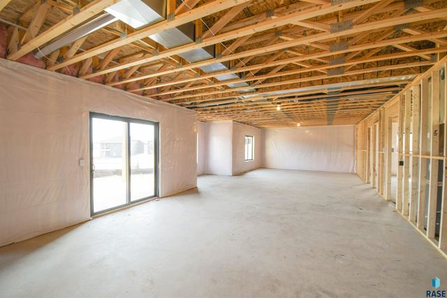 1612 N Notley Ct Court, Sioux Falls, SD 57110