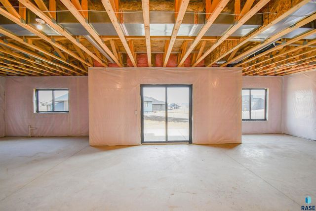 1612 N Notley Ct Court, Sioux Falls, SD 57110