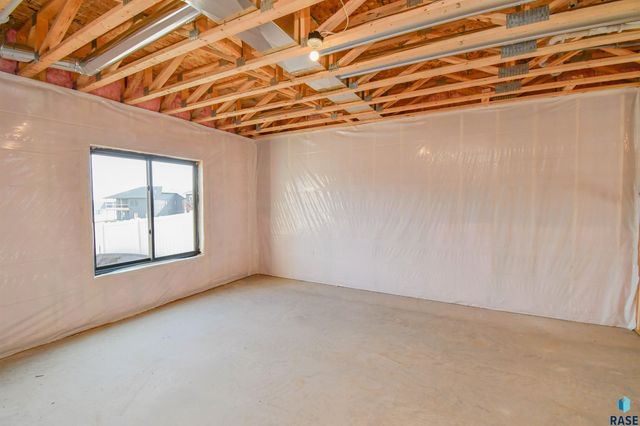 1612 N Notley Ct Court, Sioux Falls, SD 57110