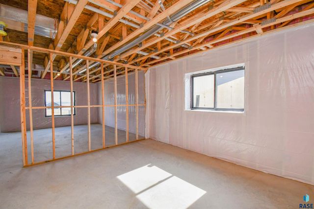 1612 N Notley Ct Court, Sioux Falls, SD 57110