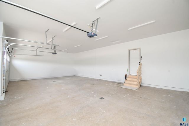 1612 N Notley Ct Court, Sioux Falls, SD 57110