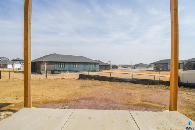 1612 N Notley Ct Court, Sioux Falls, SD 57110