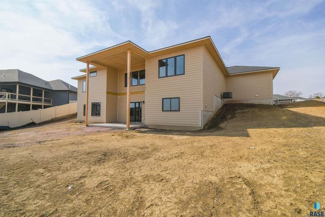 1612 N Notley Ct Court, Sioux Falls, SD 57110