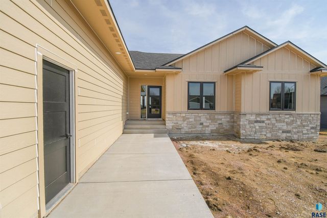 1612 N Notley Ct Court, Sioux Falls, SD 57110