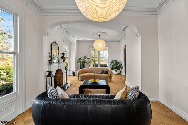 1370 Johnston Dr, Watchung Boro, NJ 07069