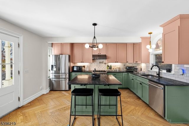 1370 Johnston Dr, Watchung Boro, NJ 07069