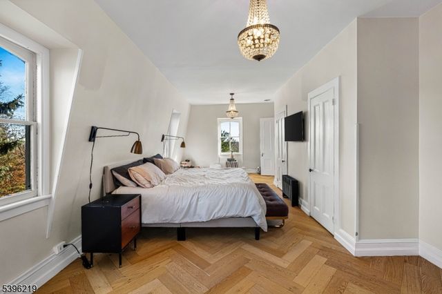 1370 Johnston Dr, Watchung Boro, NJ 07069