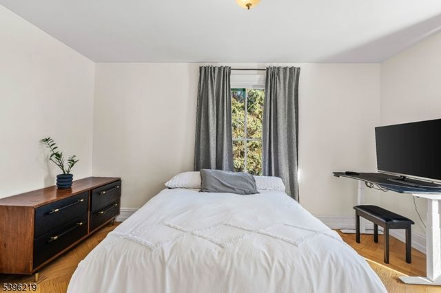 1370 Johnston Dr, Watchung Boro, NJ 07069