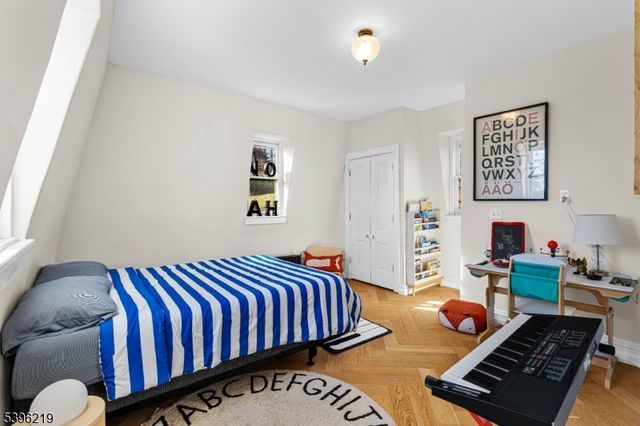 1370 Johnston Dr, Watchung Boro, NJ 07069