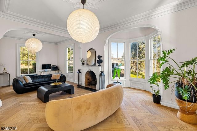 1370 Johnston Dr, Watchung Boro, NJ 07069