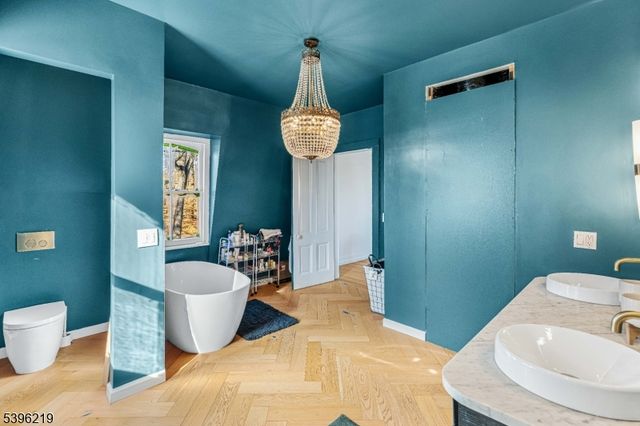 1370 Johnston Dr, Watchung Boro, NJ 07069