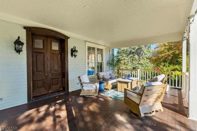 1370 Johnston Dr, Watchung Boro, NJ 07069