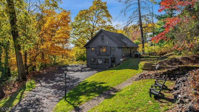 1370 Johnston Dr, Watchung Boro, NJ 07069