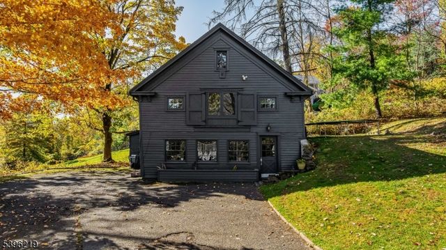 1370 Johnston Dr, Watchung Boro, NJ 07069