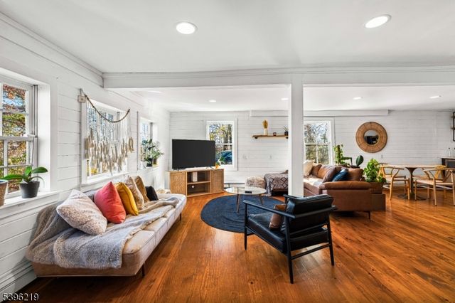 1370 Johnston Dr, Watchung Boro, NJ 07069