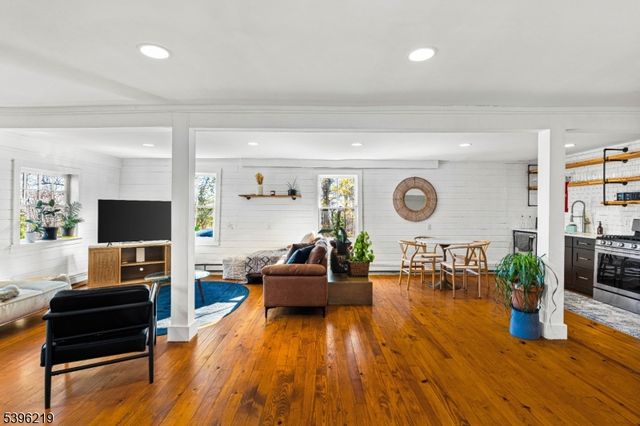 1370 Johnston Dr, Watchung Boro, NJ 07069