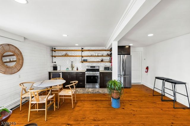 1370 Johnston Dr, Watchung Boro, NJ 07069