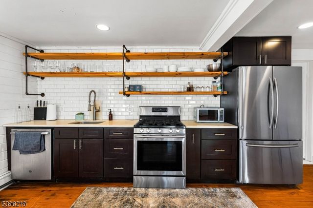 1370 Johnston Dr, Watchung Boro, NJ 07069