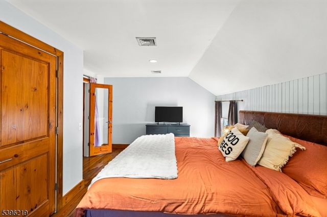 1370 Johnston Dr, Watchung Boro, NJ 07069