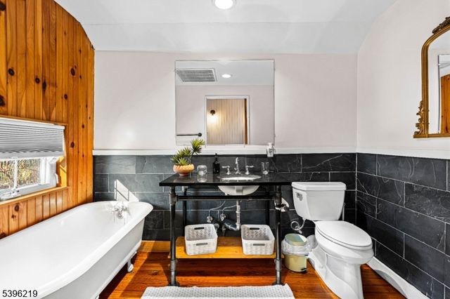 1370 Johnston Dr, Watchung Boro, NJ 07069