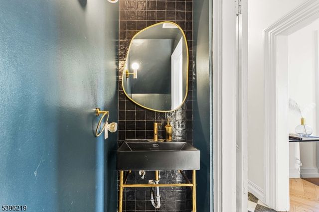 1370 Johnston Dr, Watchung Boro, NJ 07069