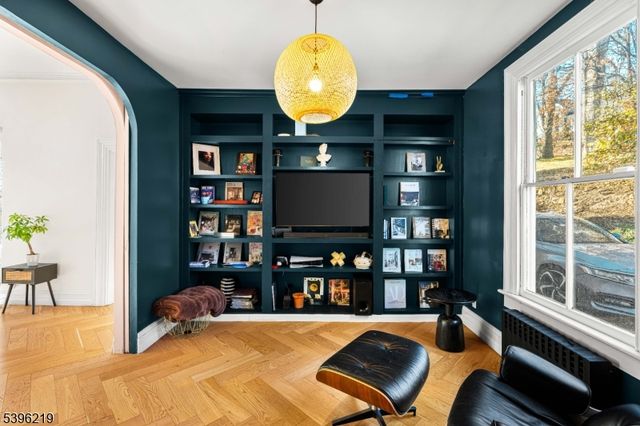 1370 Johnston Dr, Watchung Boro, NJ 07069