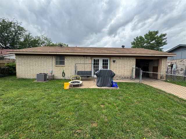 2026 Lamont Drive, Garland, TX 75040