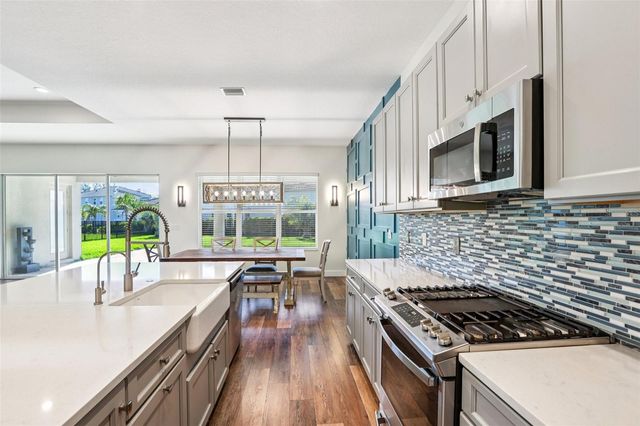 3326 ACACIA BAY AVENUE, Wesley Chapel, FL 33543