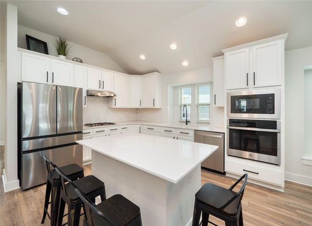 122 Biscayne Bay BND, Kyle, TX 78640