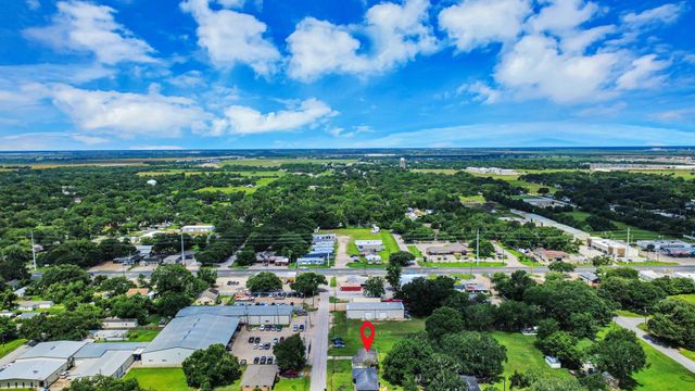 1909 Brooks Avenue, Rosenberg, TX 77471
