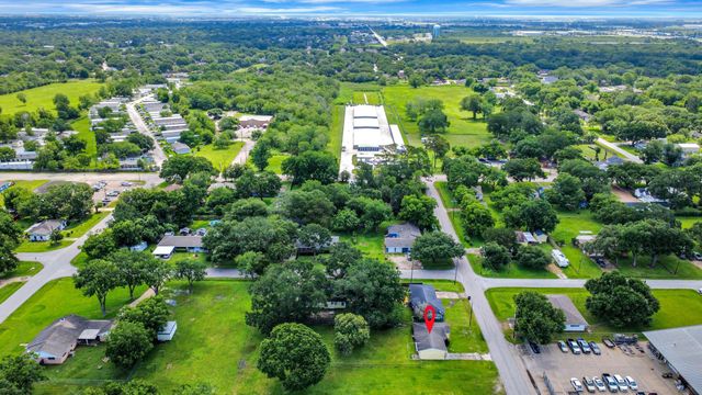 1909 Brooks Avenue, Rosenberg, TX 77471