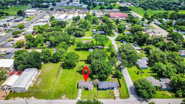 1909 Brooks Avenue, Rosenberg, TX 77471