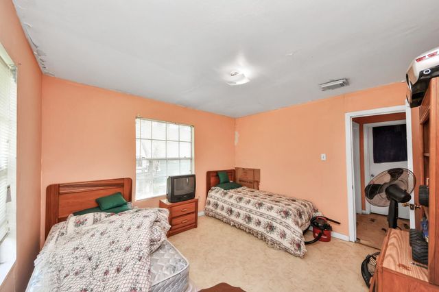 1909 Brooks Avenue, Rosenberg, TX 77471