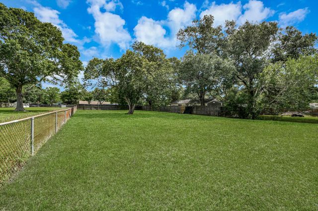 1909 Brooks Avenue, Rosenberg, TX 77471