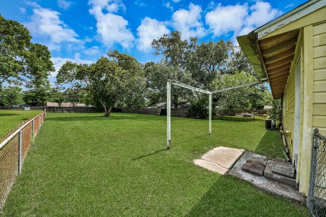 1909 Brooks Avenue, Rosenberg, TX 77471
