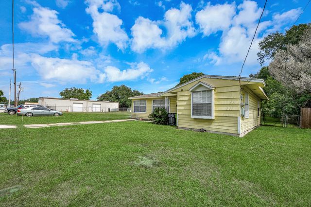 1909 Brooks Avenue, Rosenberg, TX 77471
