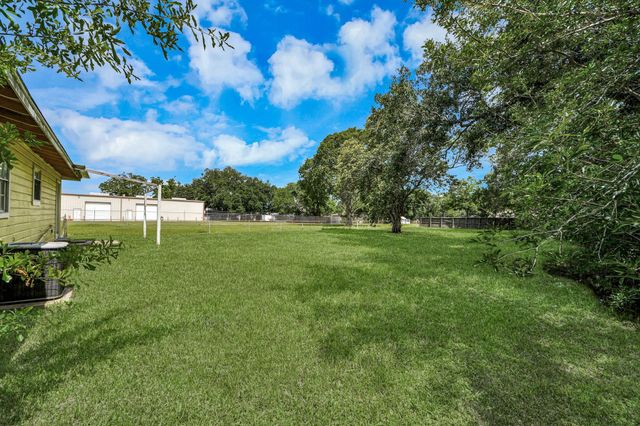 1909 Brooks Avenue, Rosenberg, TX 77471
