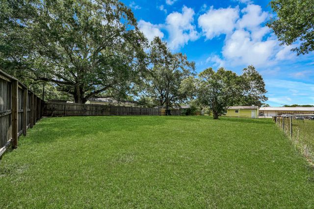 1909 Brooks Avenue, Rosenberg, TX 77471