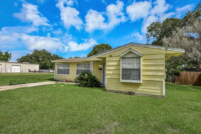 1909 Brooks Avenue, Rosenberg, TX 77471