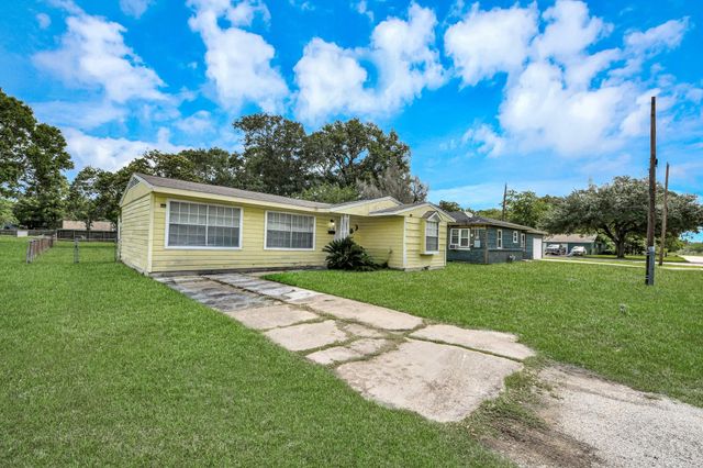 1909 Brooks Avenue, Rosenberg, TX 77471