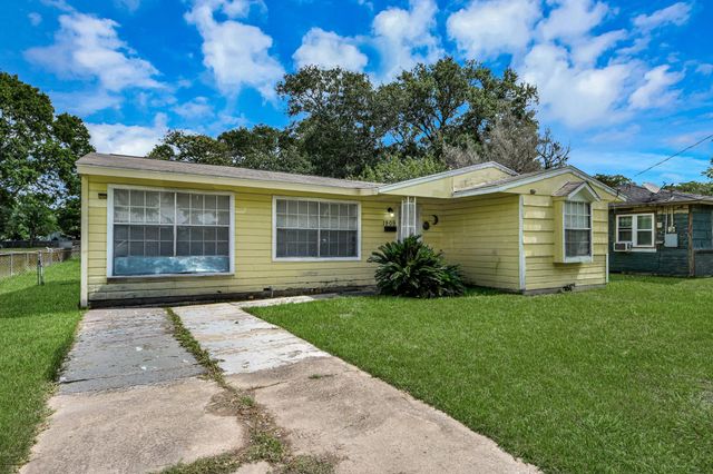 1909 Brooks Avenue, Rosenberg, TX 77471