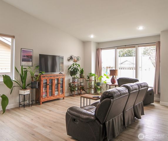 1426 Copper Loop, East Wenatchee, WA 98802