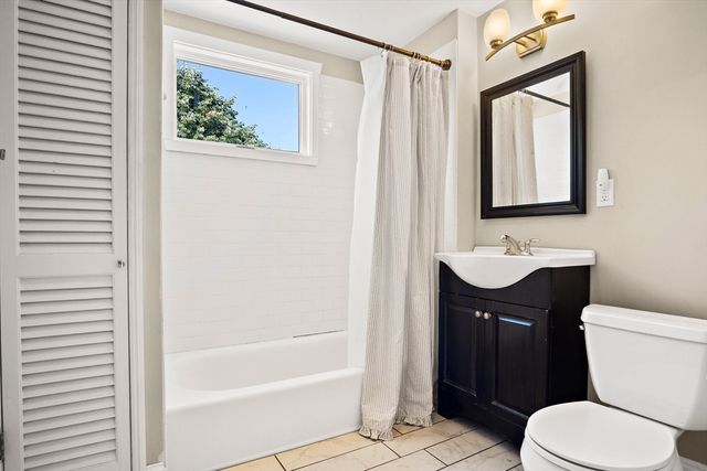 2 Pine Tree Rd 2, Wellesley, MA 02482