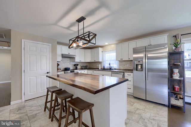 21 EAST STREET, Mount Holly Springs, PA 17065