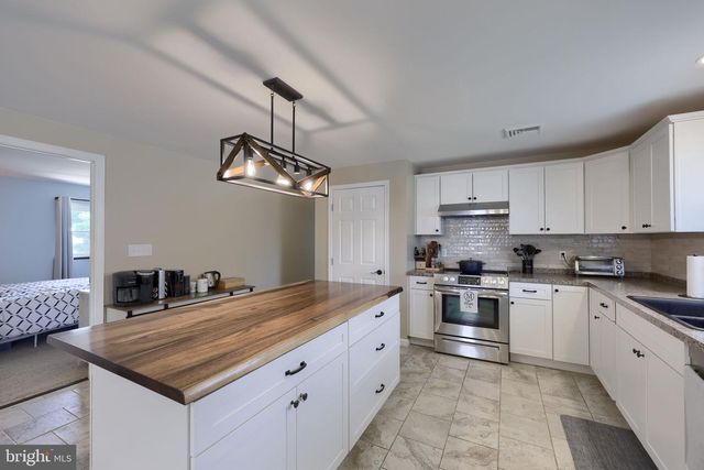 21 EAST STREET, Mount Holly Springs, PA 17065