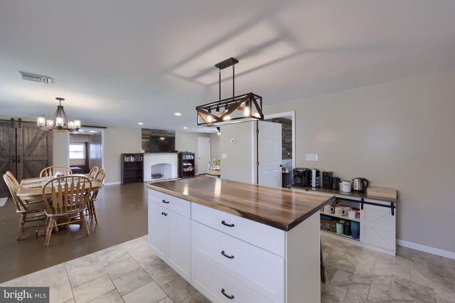 21 EAST STREET, Mount Holly Springs, PA 17065